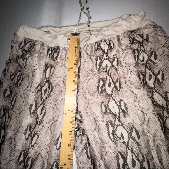 Sofia Made in Italy Snakeskin Python Animal Print Lined Pants Disco Retro Funky - Picture 4 of 9